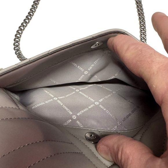 Michael Kors Peyton Medium Shoulder Flap Pearl Grey - Picture 4 of 10